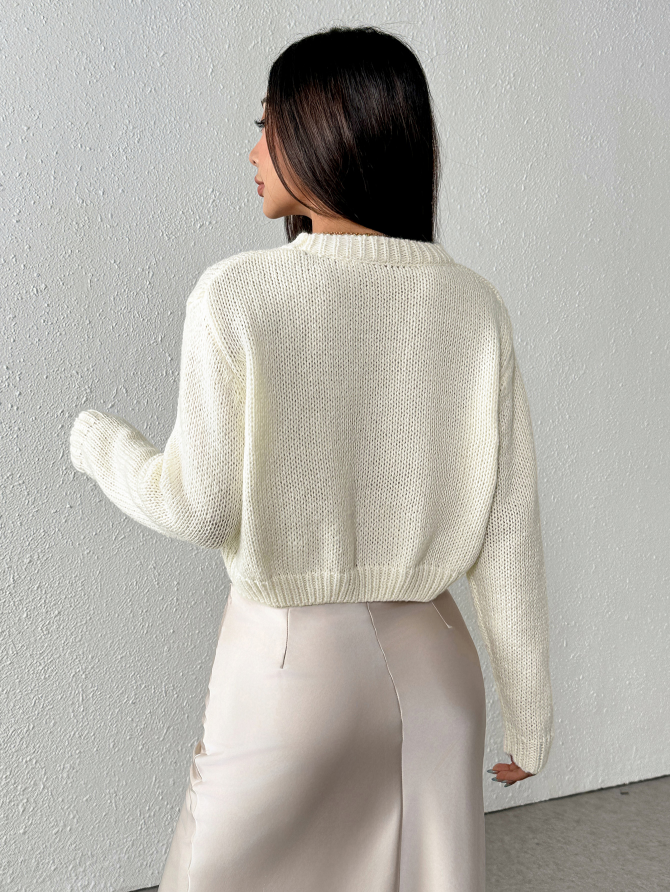 Cream Knit Chic: Cozy Meets Class