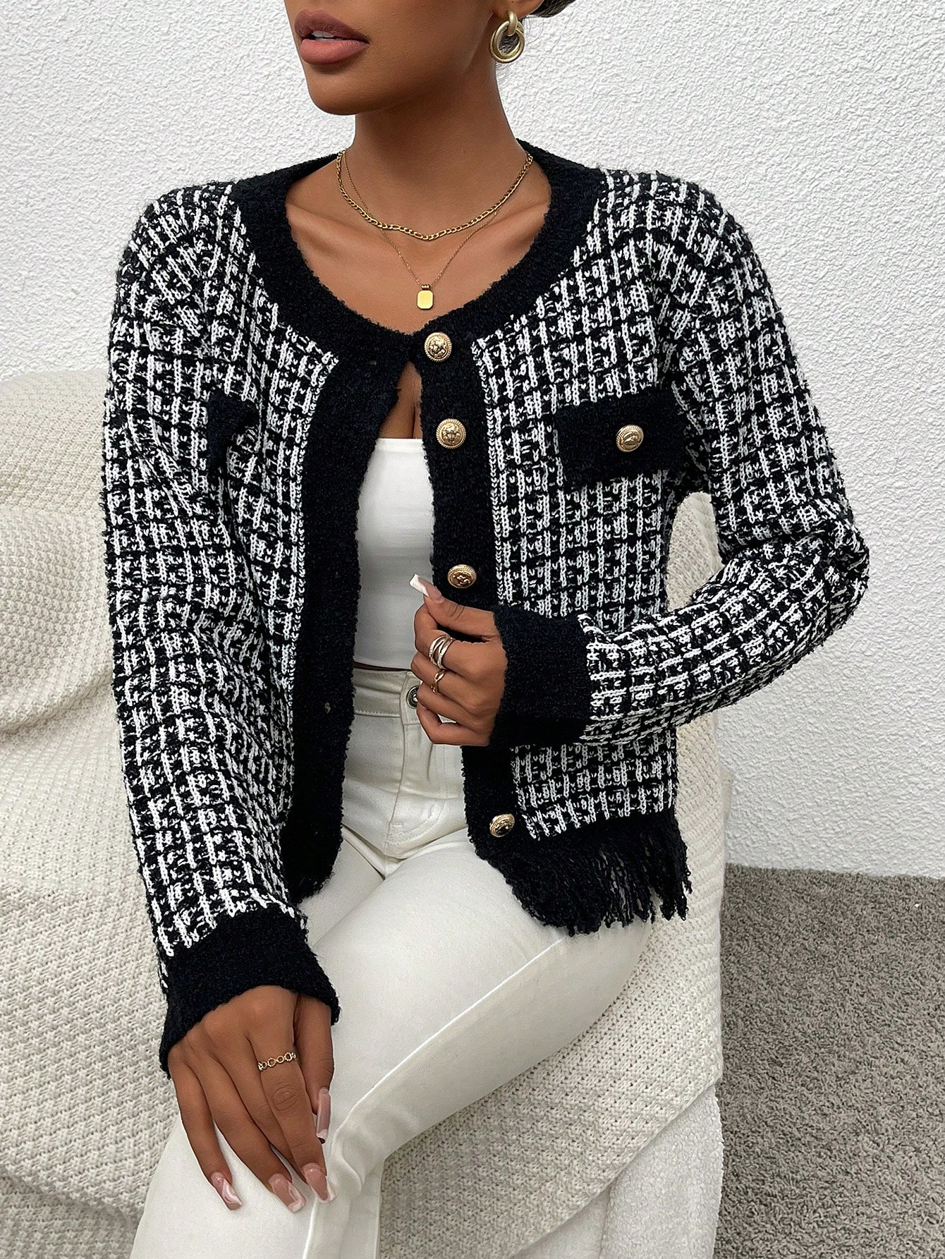 Chic Contrast Tweed Cardigan with Gold Buttons